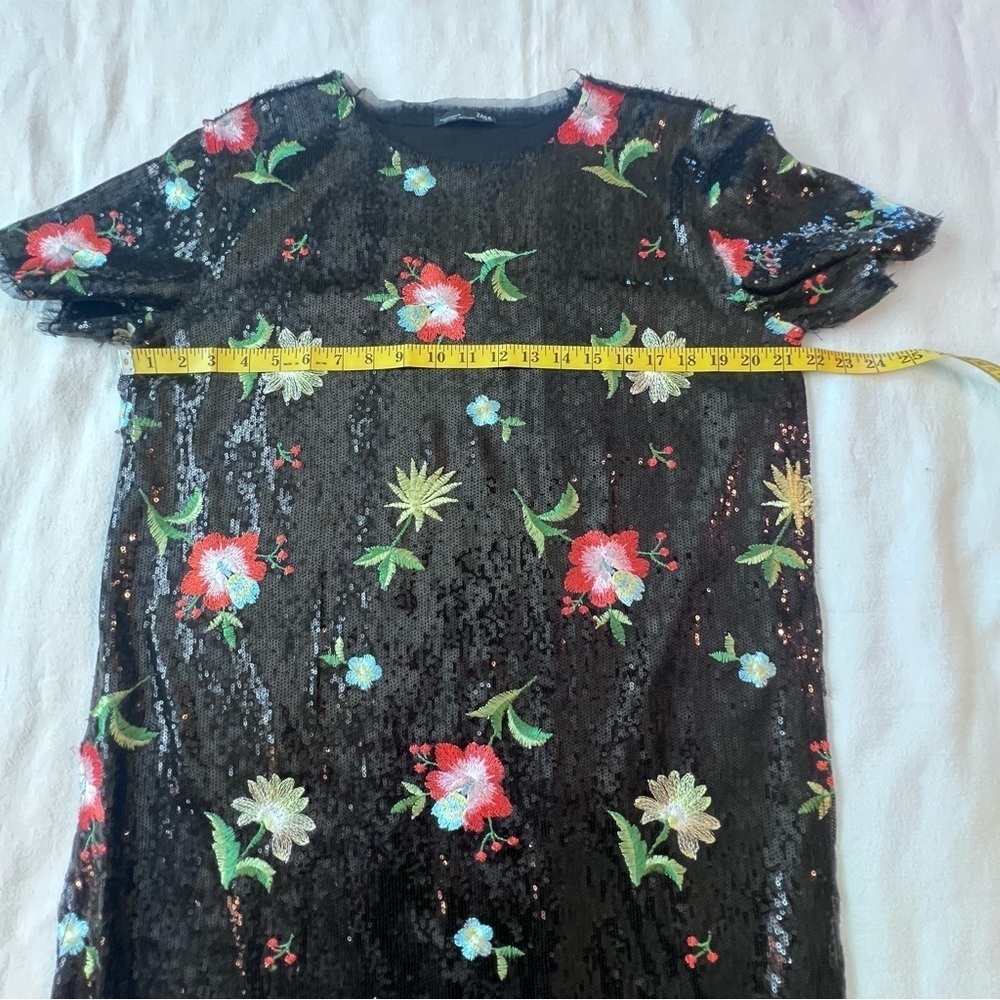 ZARA BLACK SEQUINED SHIFT MINI DRESS MULTICOLORED FLORAL EMBROIDERY WOMEN SIZE M - Picture 9 of 13